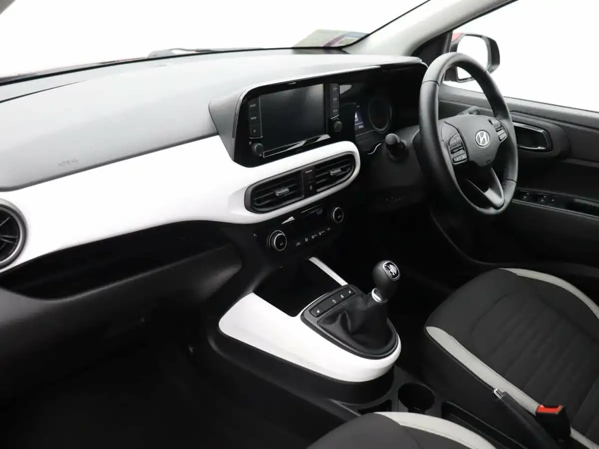 2022-hyundai-i10-12-premium-big-11
