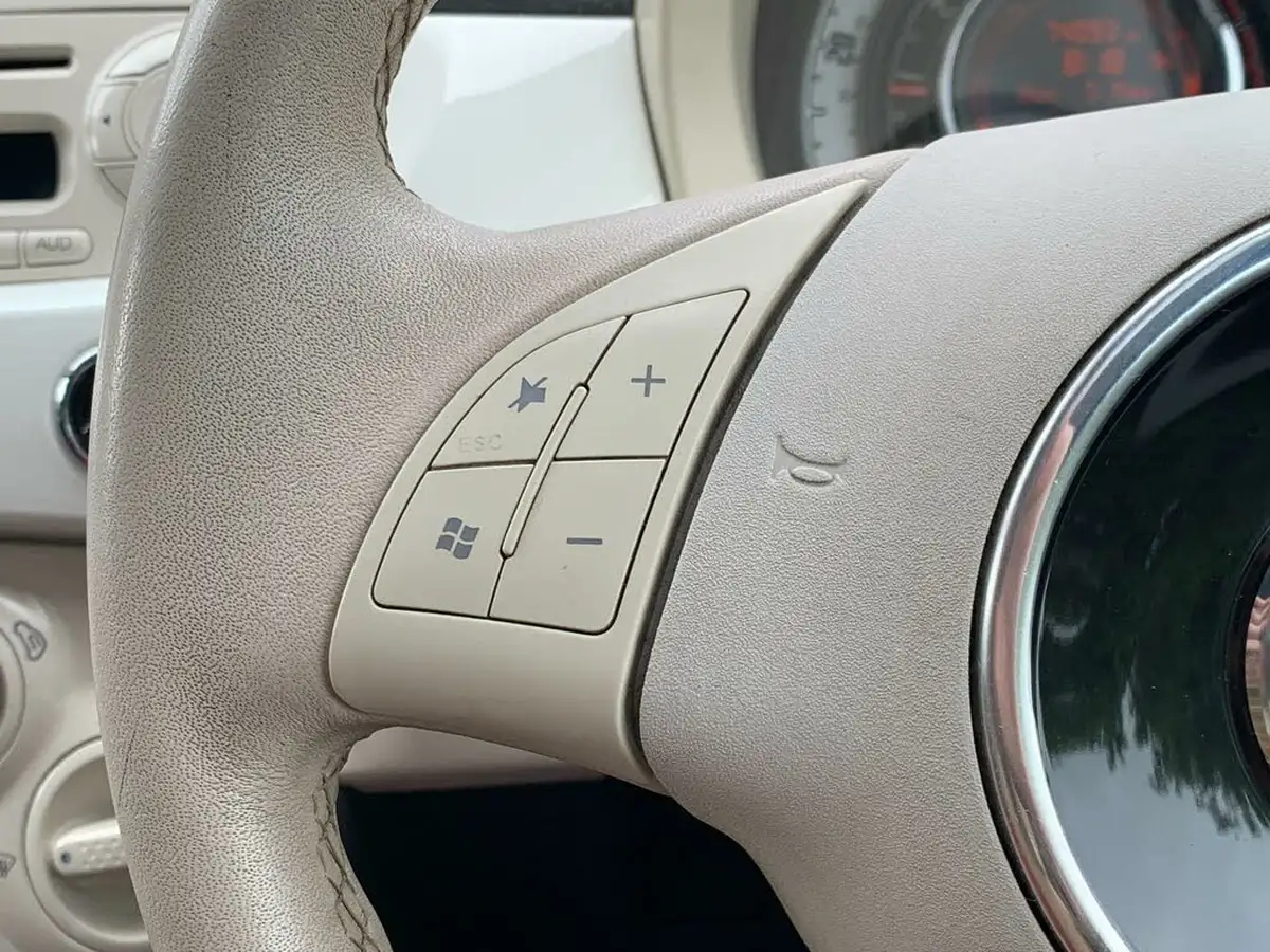 2011-fiat-500-12-lounge-big-18