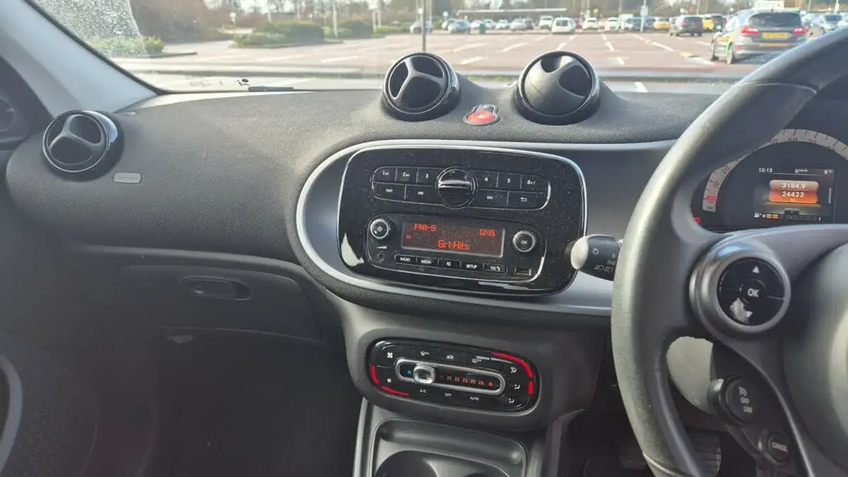 2017-smart-forfour-10-passion-71bhp-ss-big-9