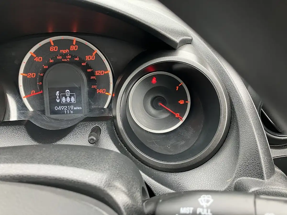 2015-honda-jazz-12-s-big-21