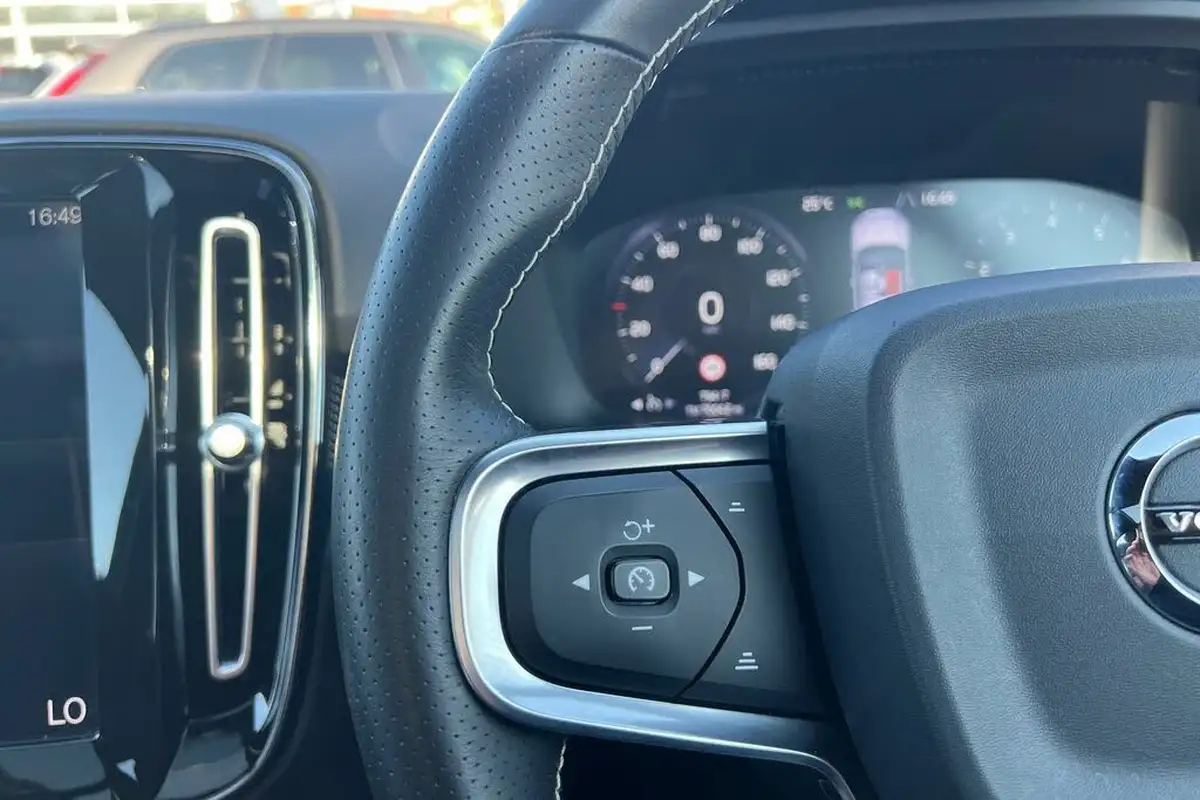 2019-volvo-xc40-20-t5-r-design-big-10
