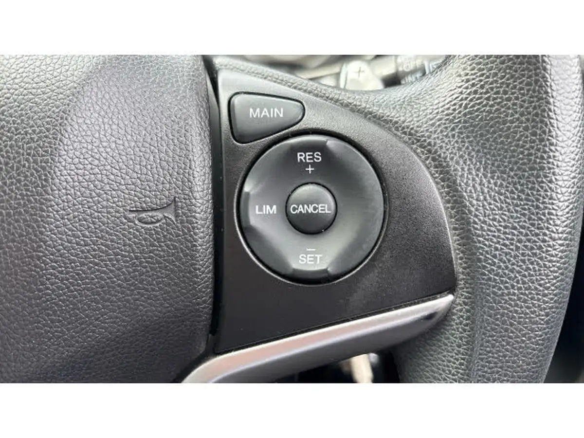2019-honda-jazz-13-i-vtec-se-cvt-big-16