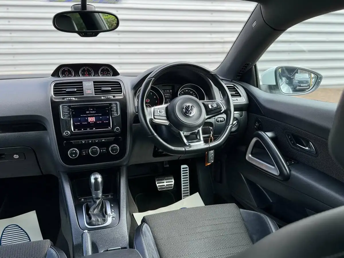 2017-volkswagen-scirocco-20-tsi-gt-bmt-dsg-big-19