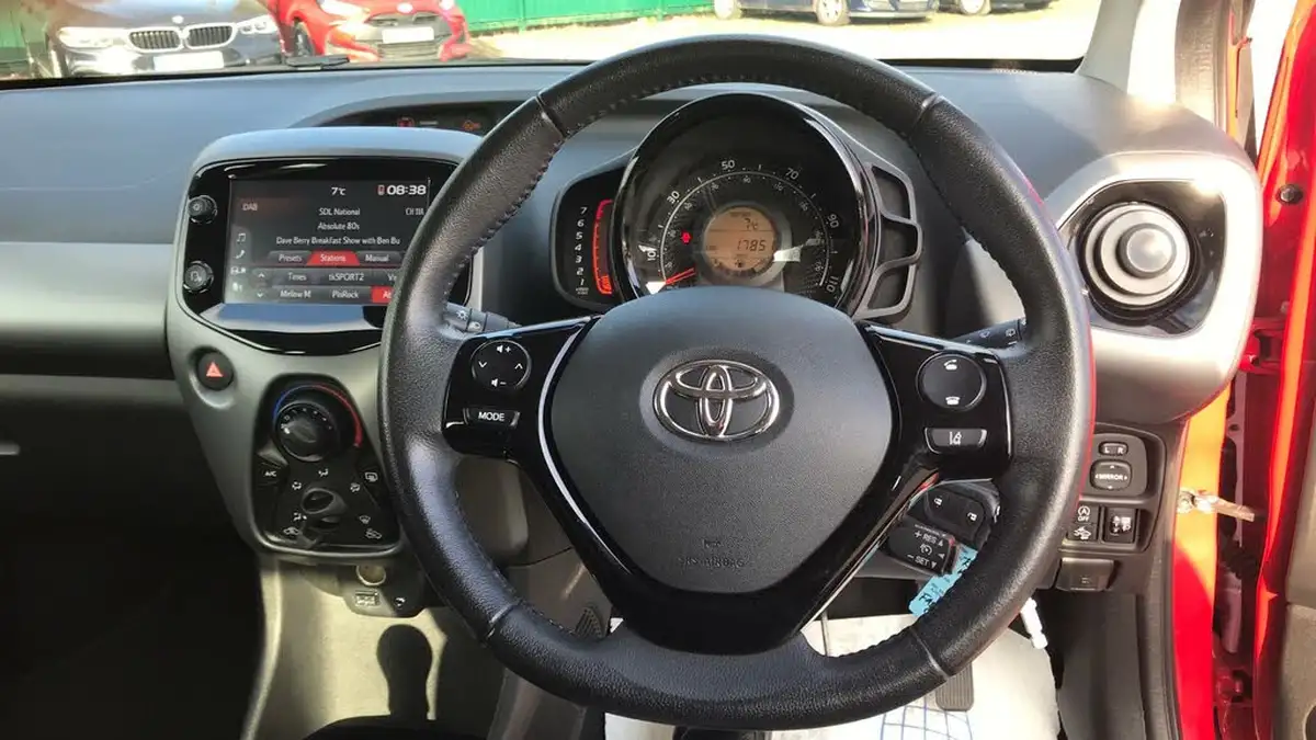 2021-toyota-aygo-10-vvt-i-x-play-tss-big-4