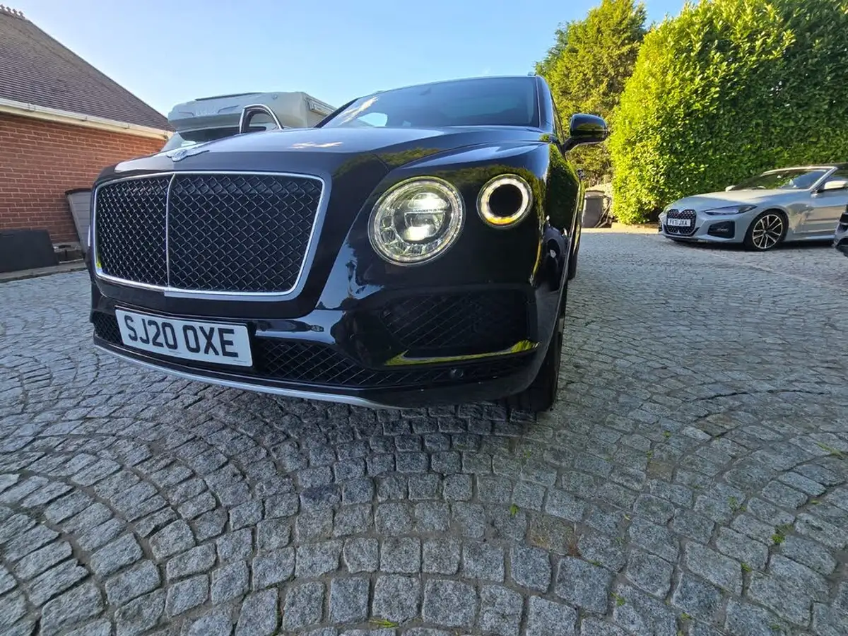 2019-bentley-bentayga-40-v8-big-27