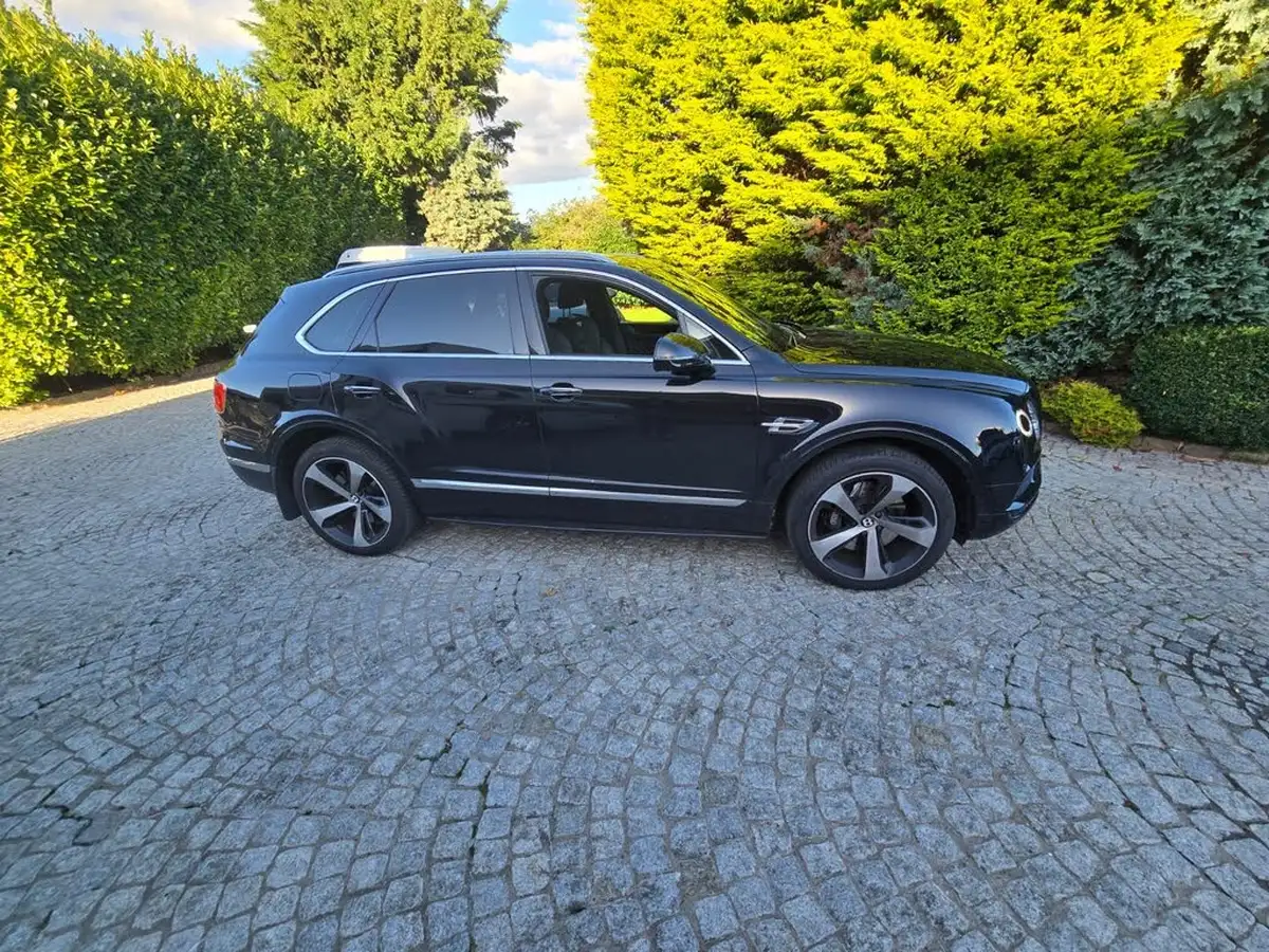 2019-bentley-bentayga-40-v8-big-3
