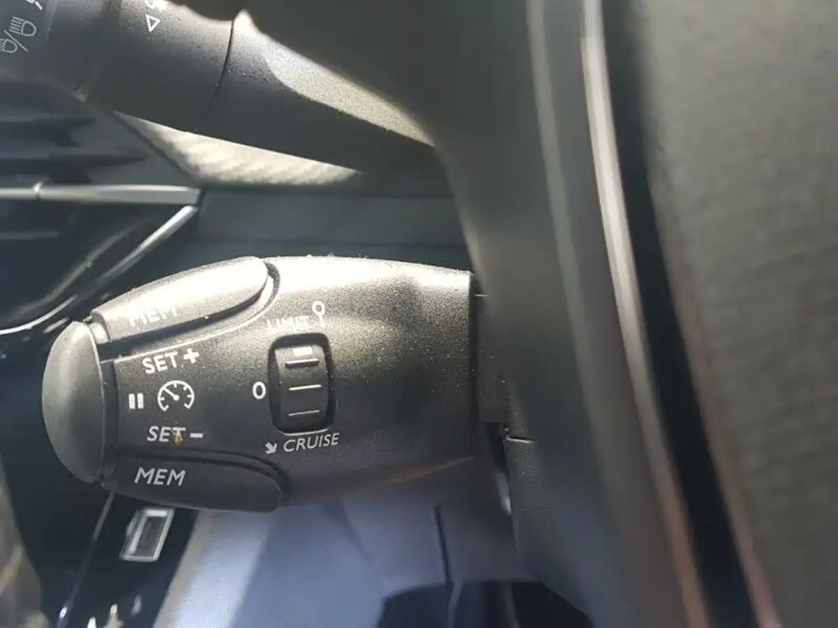 2024-peugeot-2008-suv-12-puretech-allure-130ps-big-15