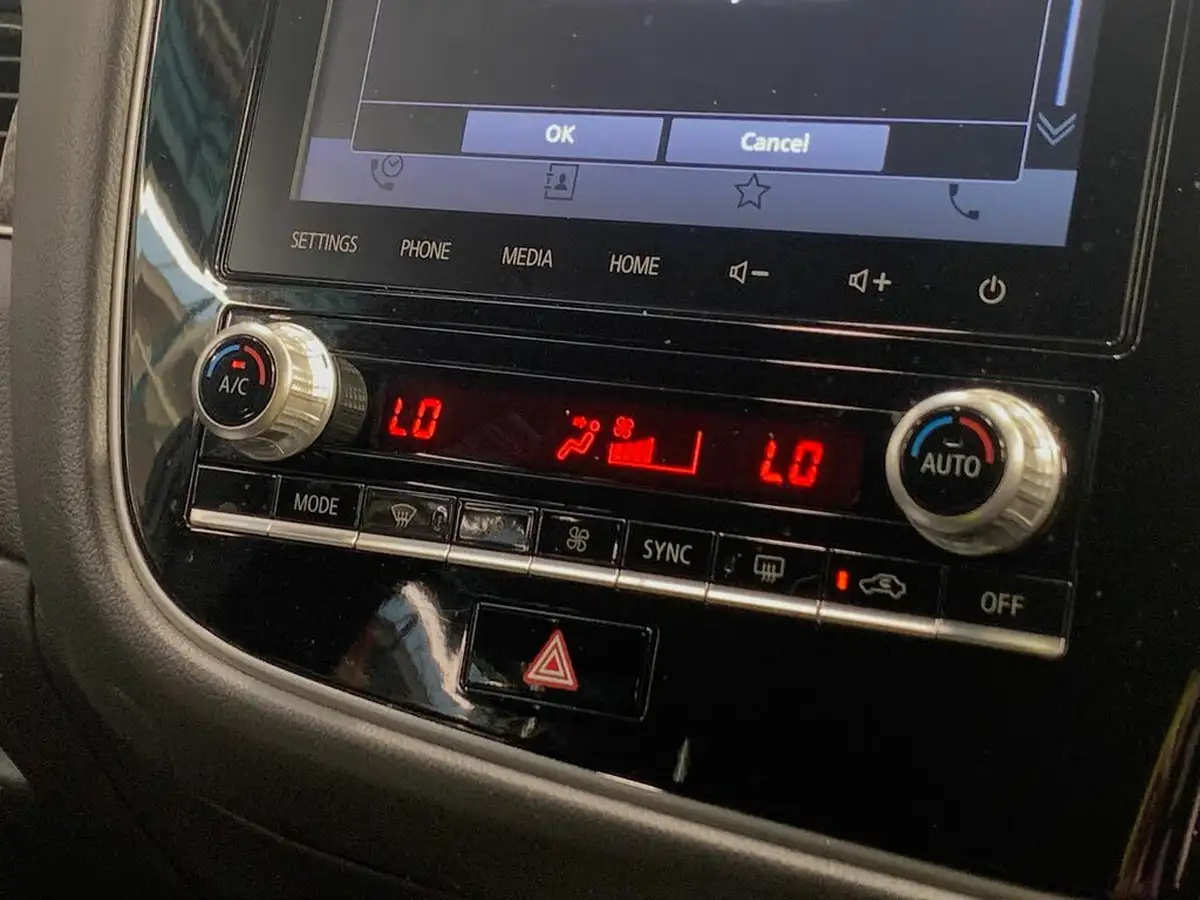 2021-mitsubishi-outlander-24-dynamic-phev-big-16