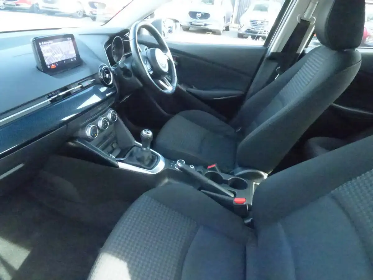 2018-mazda-mazda2-15-se-l-nav-big-14