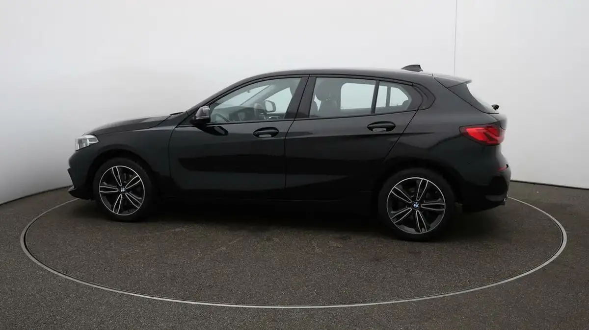 2022-bmw-1-series-15td-116d-sport-dct-big-50