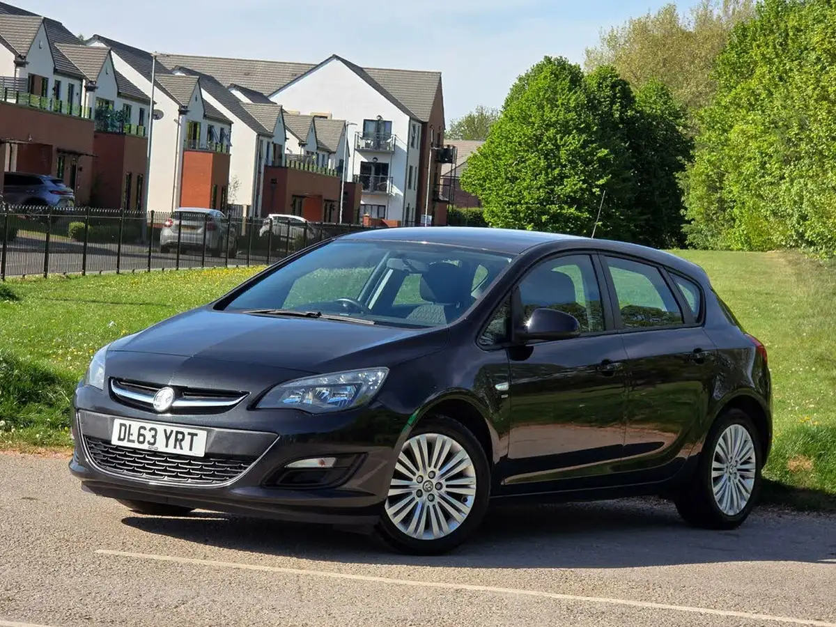 2014-vauxhall-astra-16-energy-big-2
