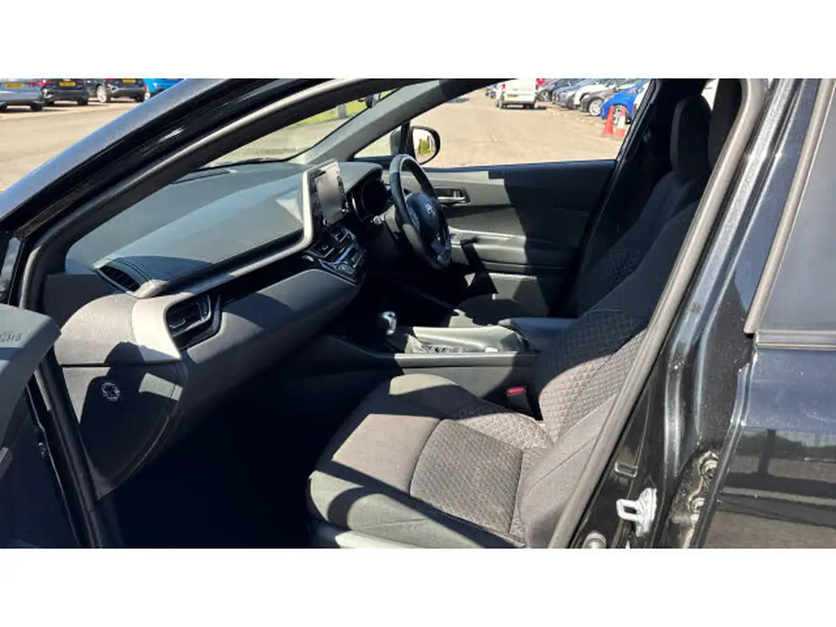 2022-toyota-c-hr-18-vvt-i-icon-big-9