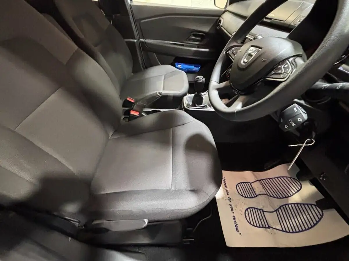 2021-dacia-sandero-10-sce-essential-big-9