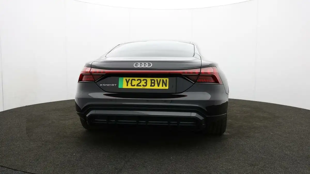 2023-audi-e-tron-gt-e-big-62