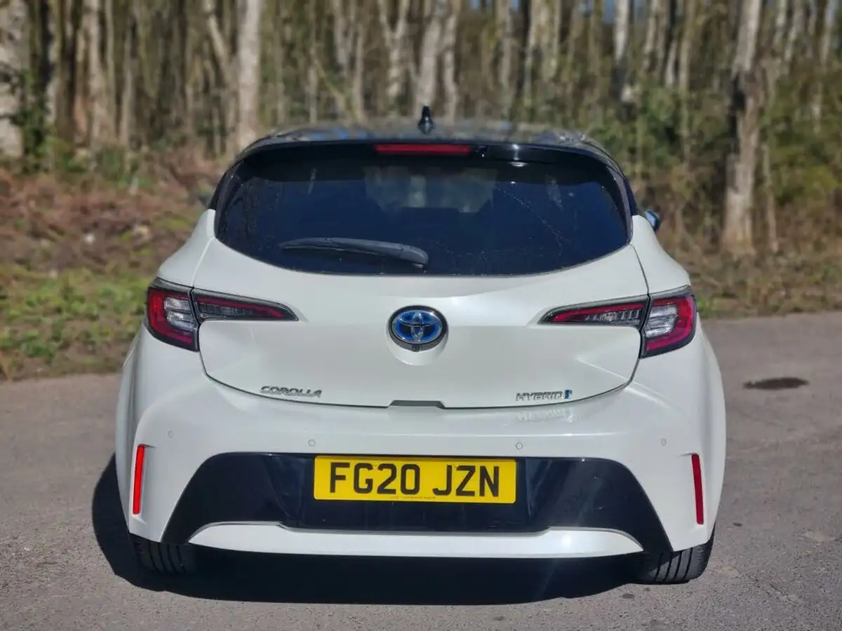 2020-toyota-corolla-18-vvt-i-excel-trk-hatchback-big-4