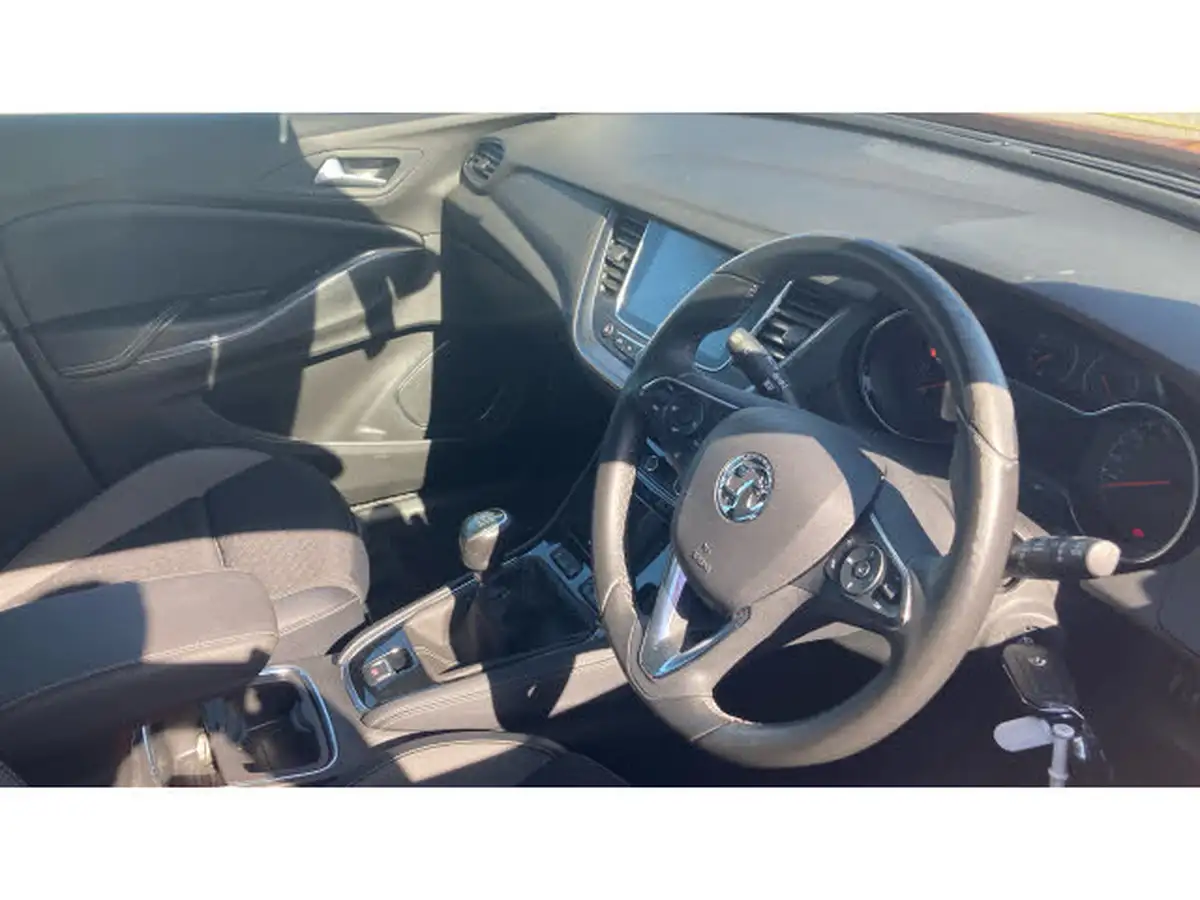 2019-vauxhall-grandland-x-12-tech-line-nav-big-10