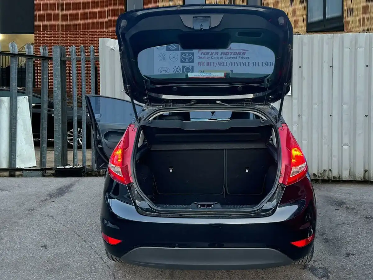 2011-ford-fiesta-125-zetec-5d-big-16