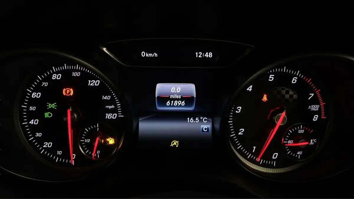 2018-mercedes-benz-a-class-16-a180-amg-line-ss-big-9