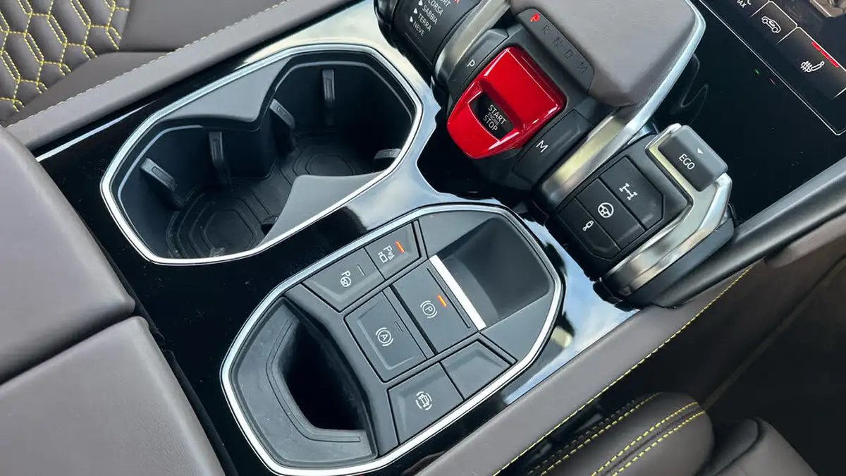 2023-lamborghini-urus-40-no-trim-big-18