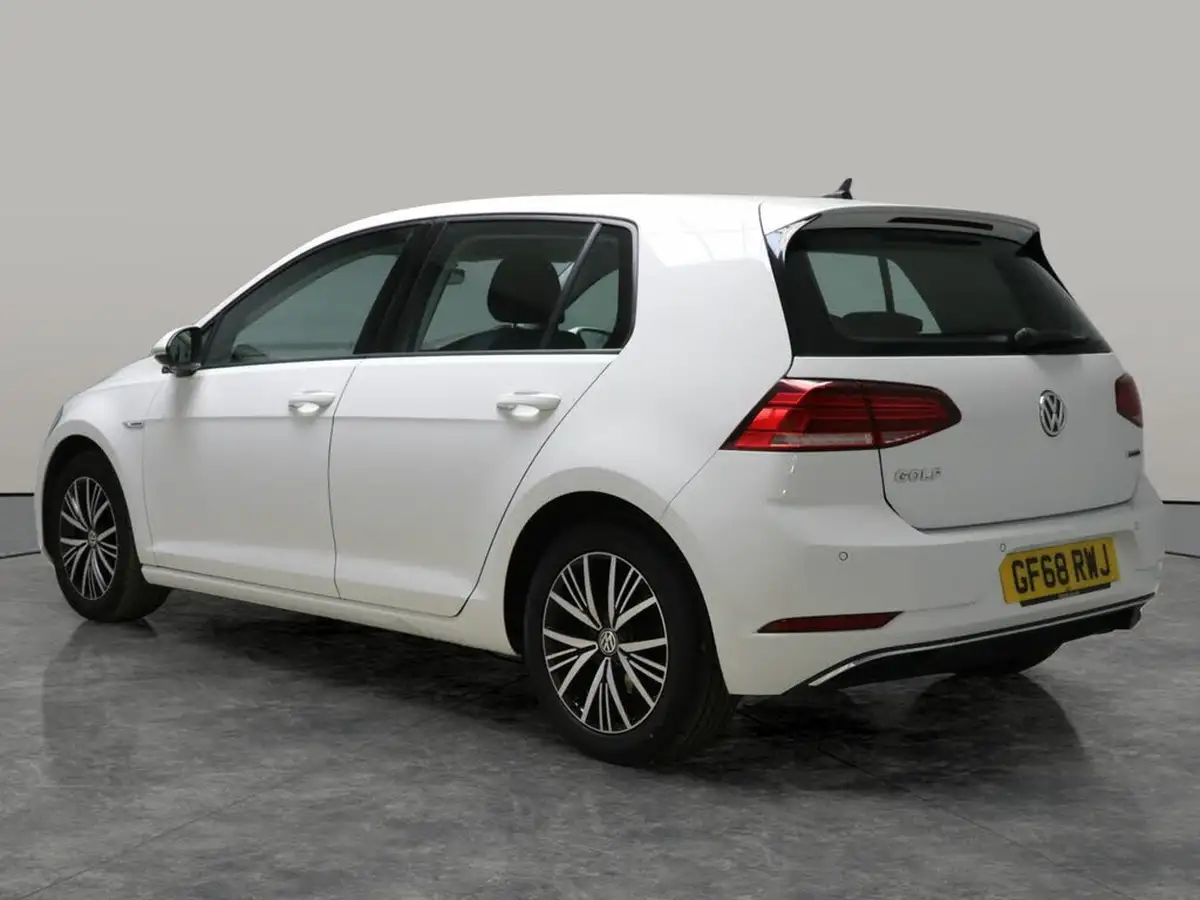 2018-volkswagen-golf-15-tsi-se-nav-130ps-ss-hatchback-5d-big-11