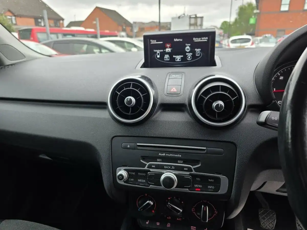 2015-audi-a1-16tdi-sportback-5d-big-14