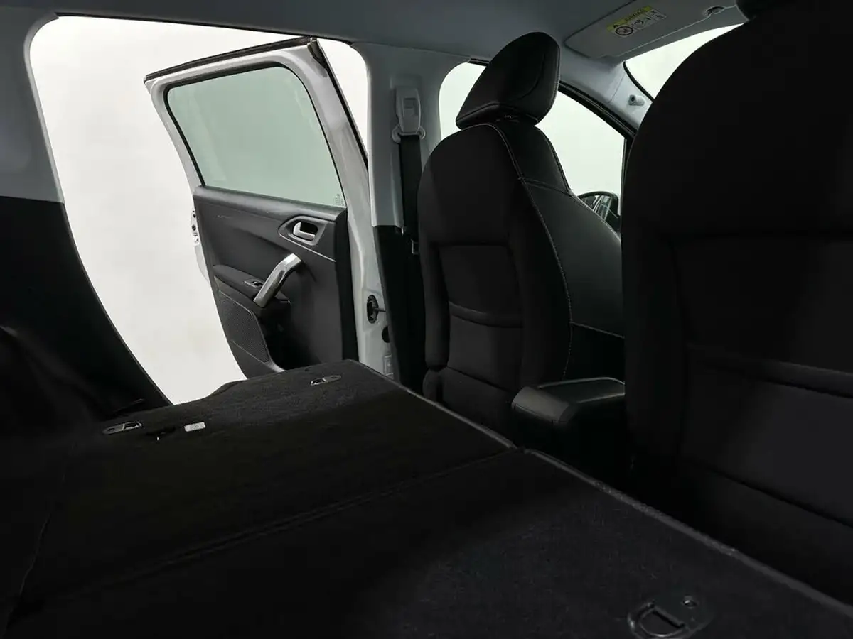 2016-peugeot-2008-suv-12-puretech-allure-82bhp-big-39