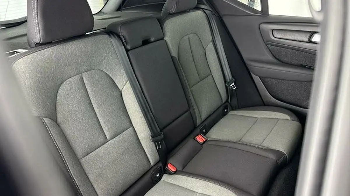 2024-volvo-xc40-20-b3-plus-big-16