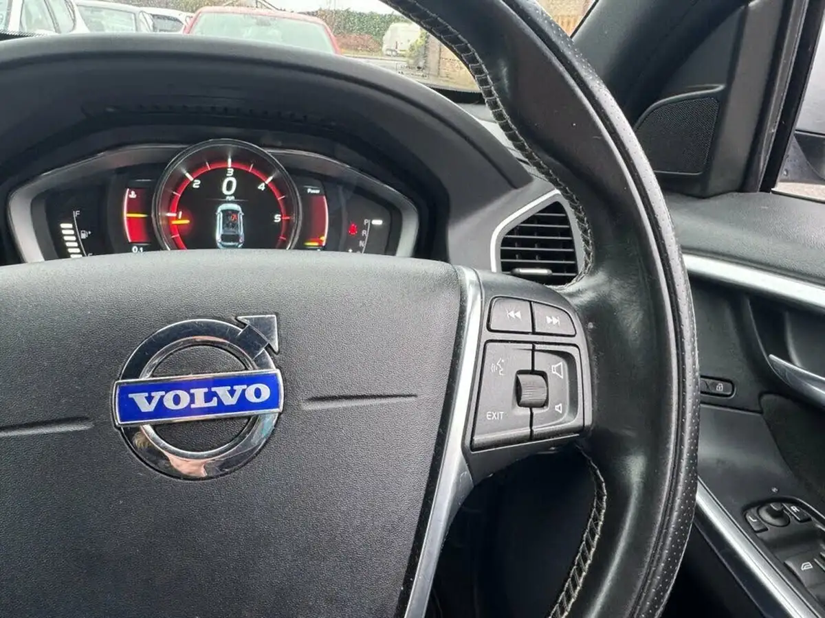 2015-volvo-xc60-24td-d4-r-design-181bhp-nav-geartronic-big-16