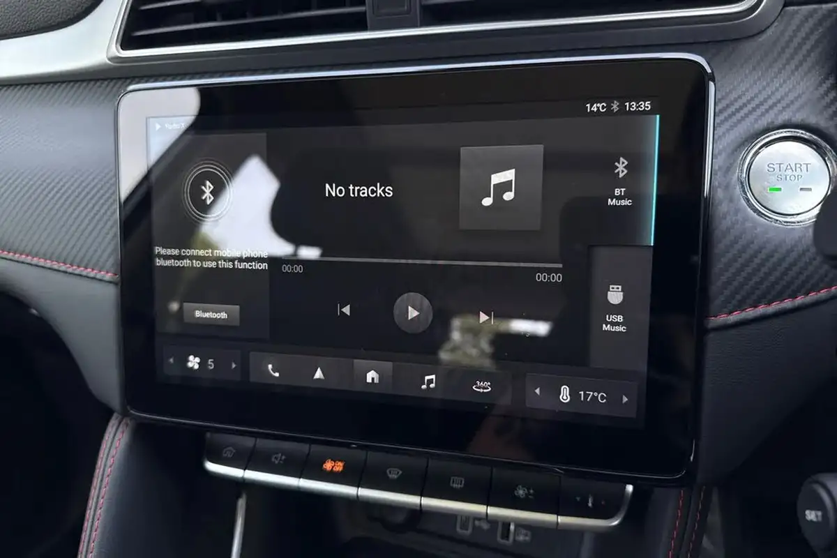 2022-mg-zs-suv-e-trophy-ev-156ps-long-range-big-54