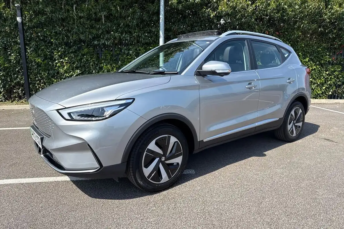 2022-mg-zs-suv-e-trophy-ev-156ps-long-range-big-26