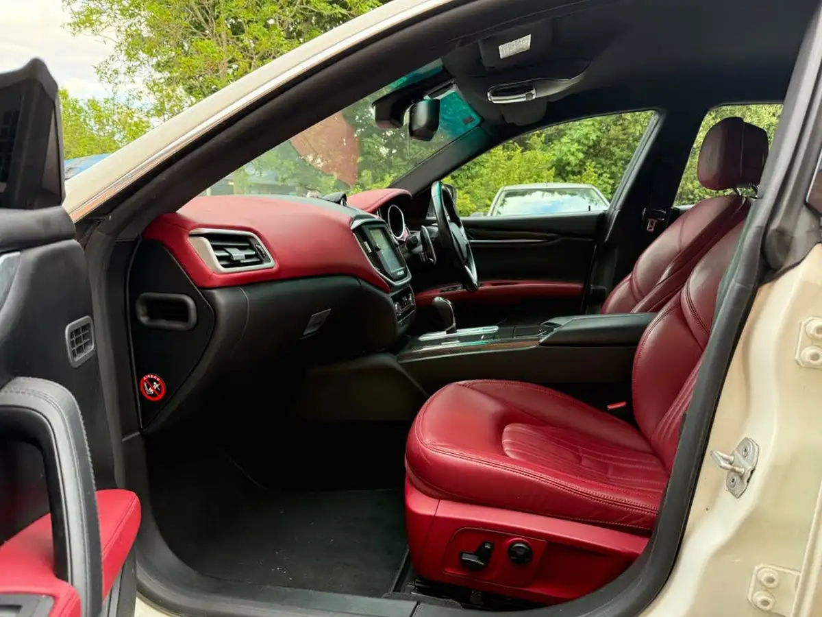 2015-maserati-ghibli-30-big-25