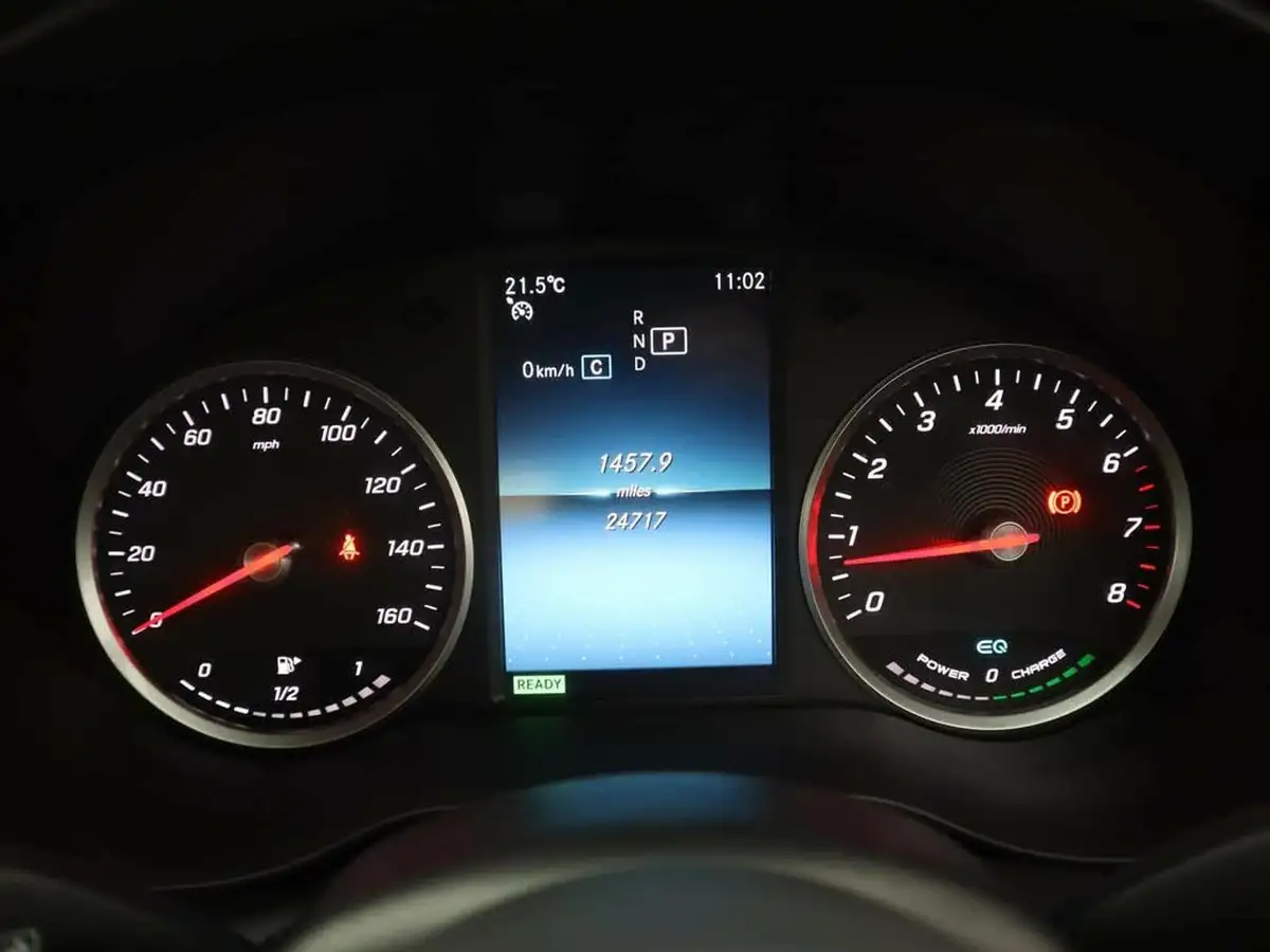 2019-mercedes-benz-c-class-15-c200-se-ss-saloon-4d-big-10