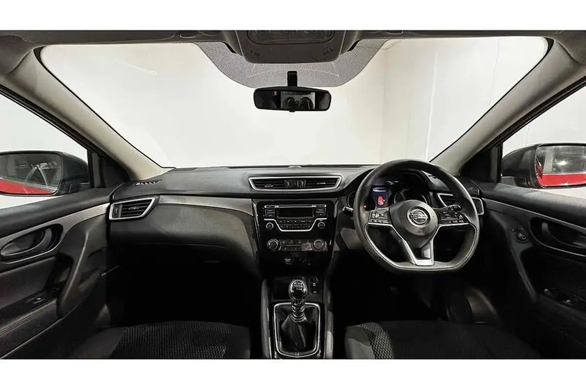 2018-nissan-qashqai-13-dig-t-visia-big-1