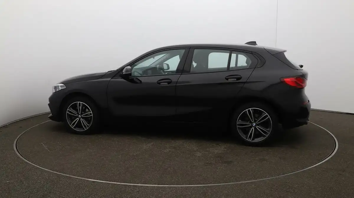2022-bmw-1-series-15td-116d-sport-dct-big-50