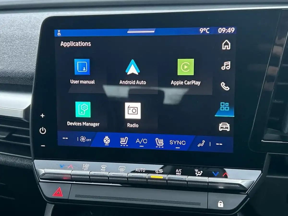 2025-renault-megane-e-tech-e-evolution-big-22