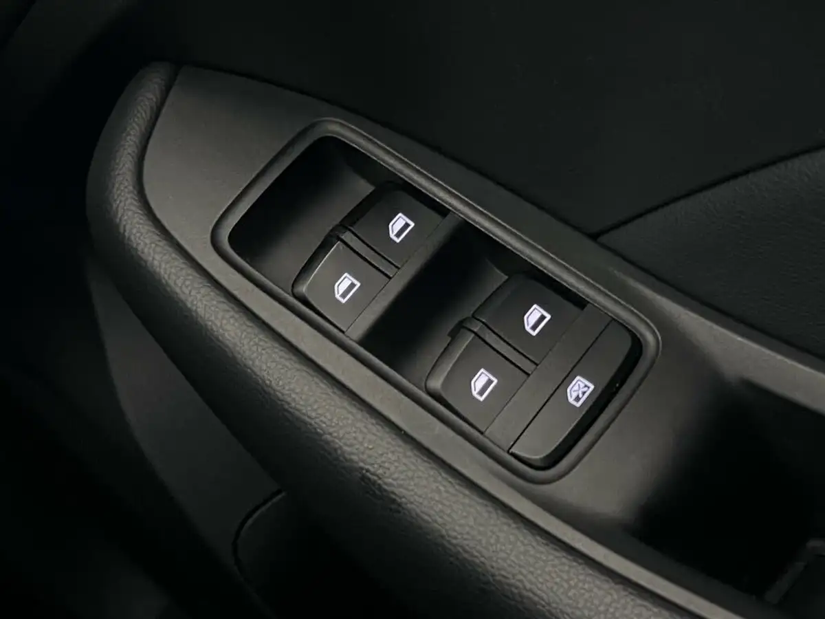 2020-mg-zs-suv-10t-gdi-exclusive-111ps-big-18