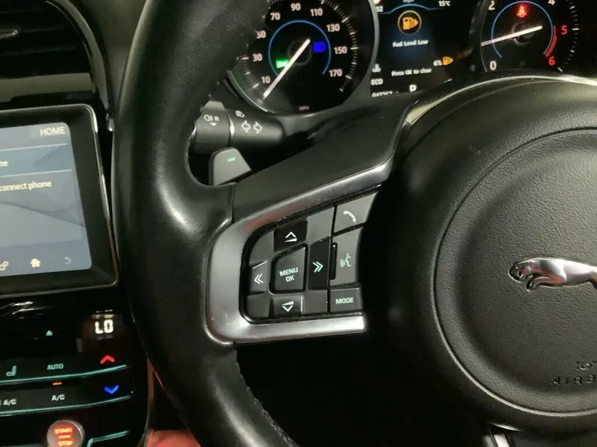 2019-jaguar-xe-big-10