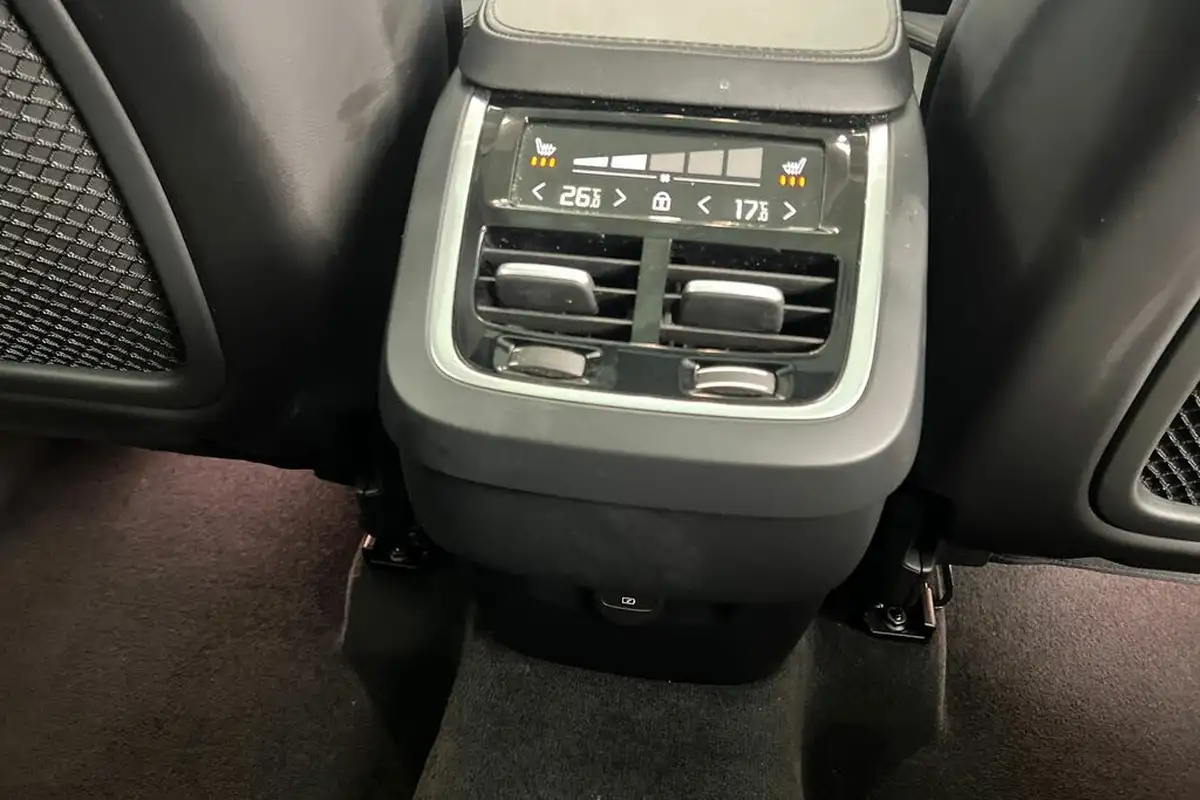 2024-volvo-xc90-20-b5-plus-big-32