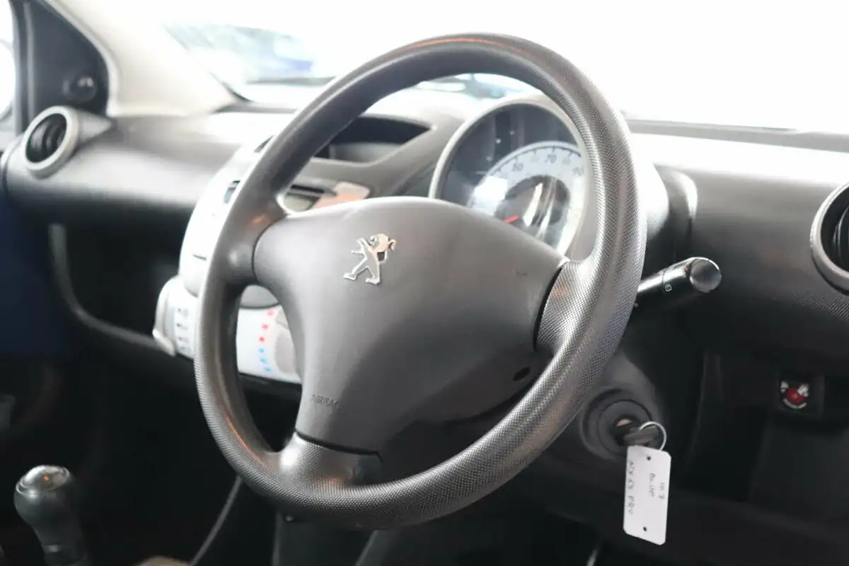 2013-peugeot-107-10-access-big-18