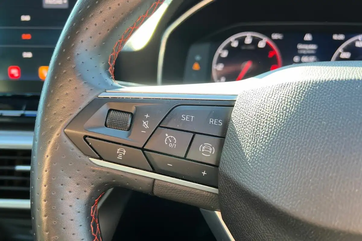 2021-seat-leon-15-etsi-fr-first-edition-hatchback-big-22