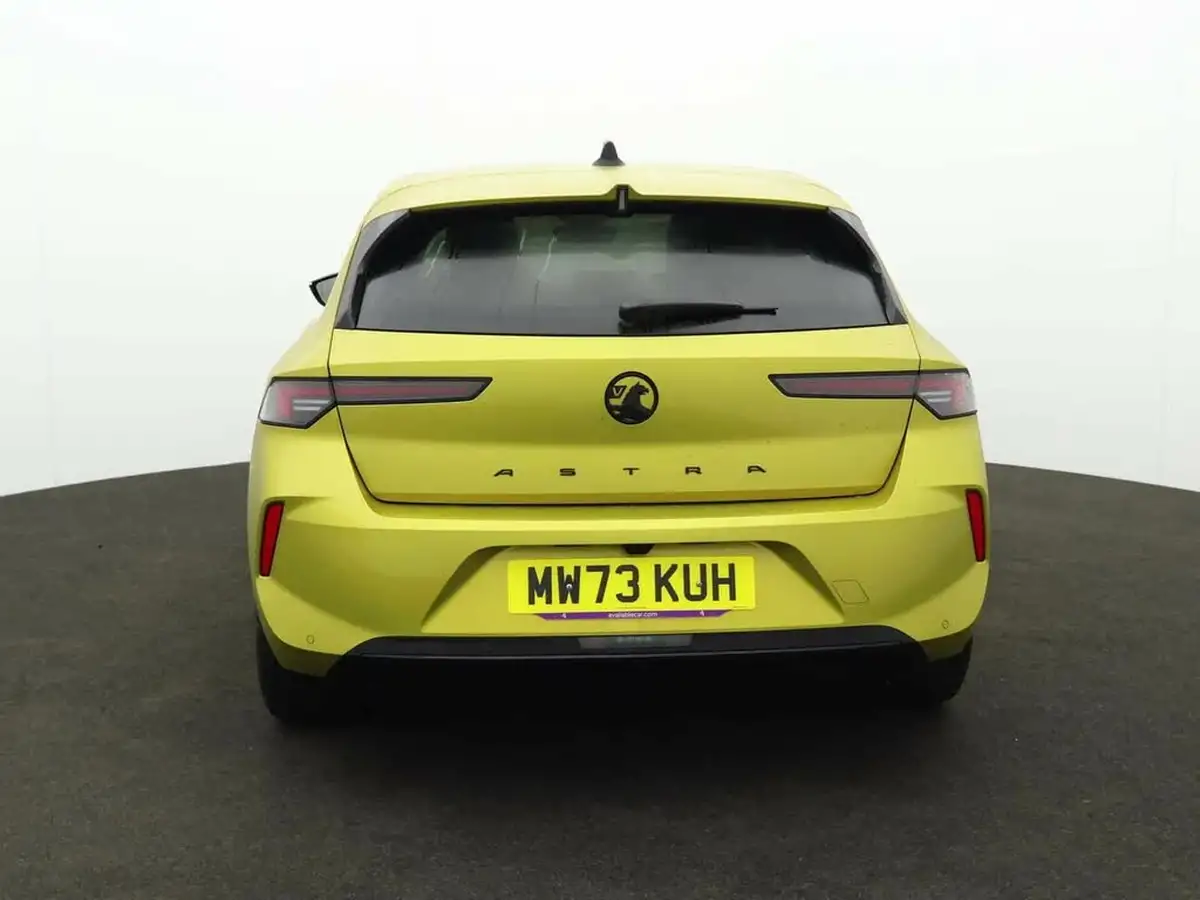 2023-vauxhall-astra-15-turbo-d-gs-hatchback-big-3