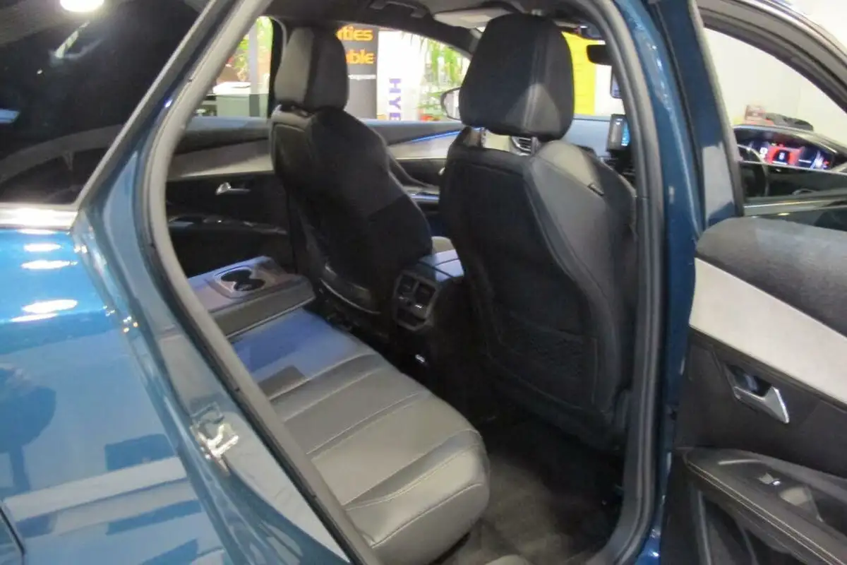 2022-peugeot-3008-suv-12-puretech-gt-big-42