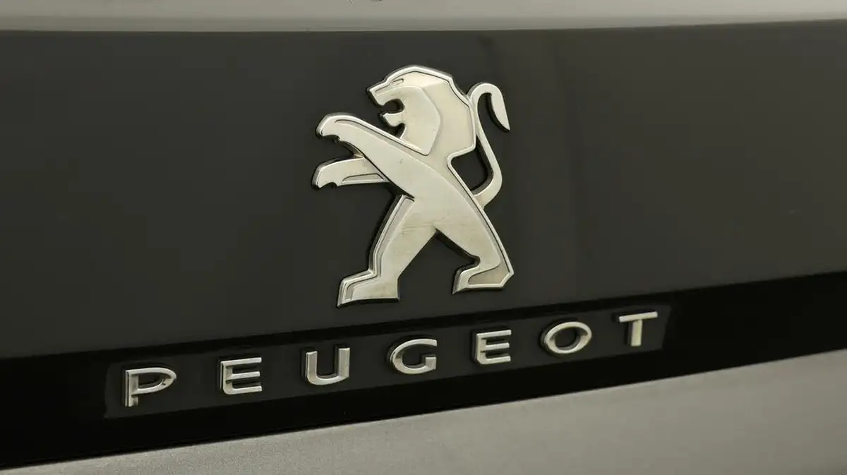 2018-peugeot-3008-suv-16-thp-gt-line-premium-big-19