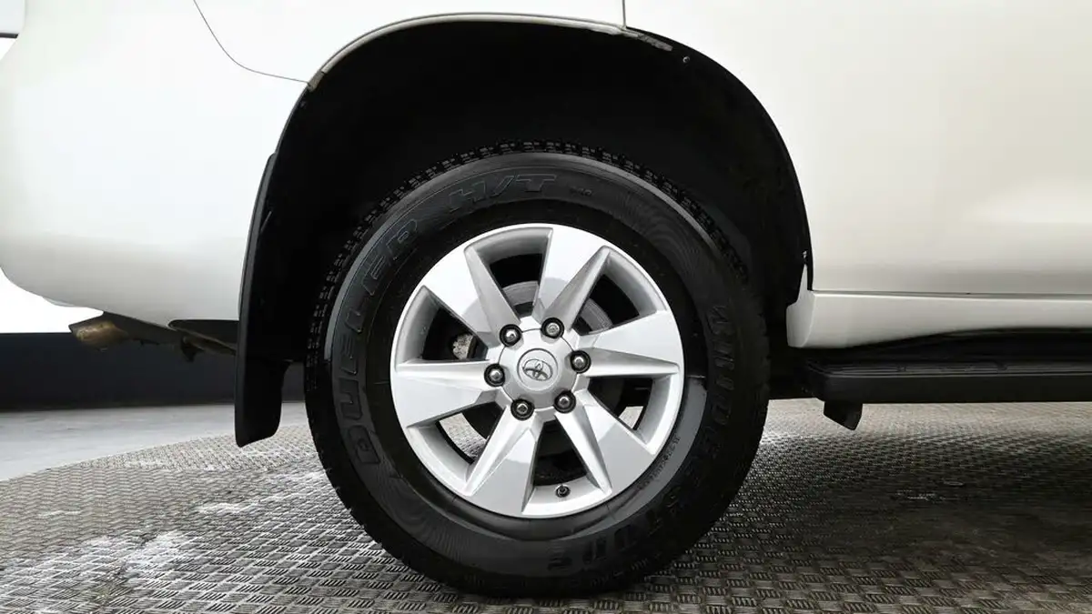 2023-toyota-land-cruiser-big-14