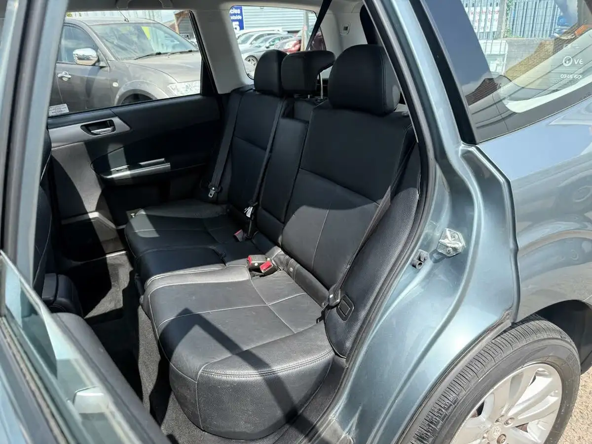 2011-subaru-forester-20-xs-big-30