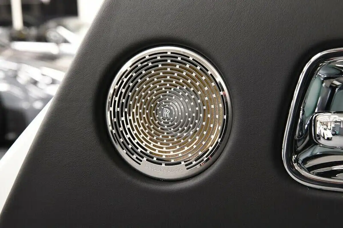 2017-rolls-royce-wraith-66-no-trim-big-31