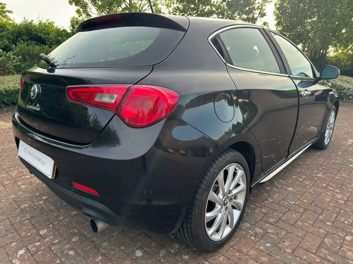 2012-alfa-romeo-giulietta-20td-veloce-140-bhp-big-12