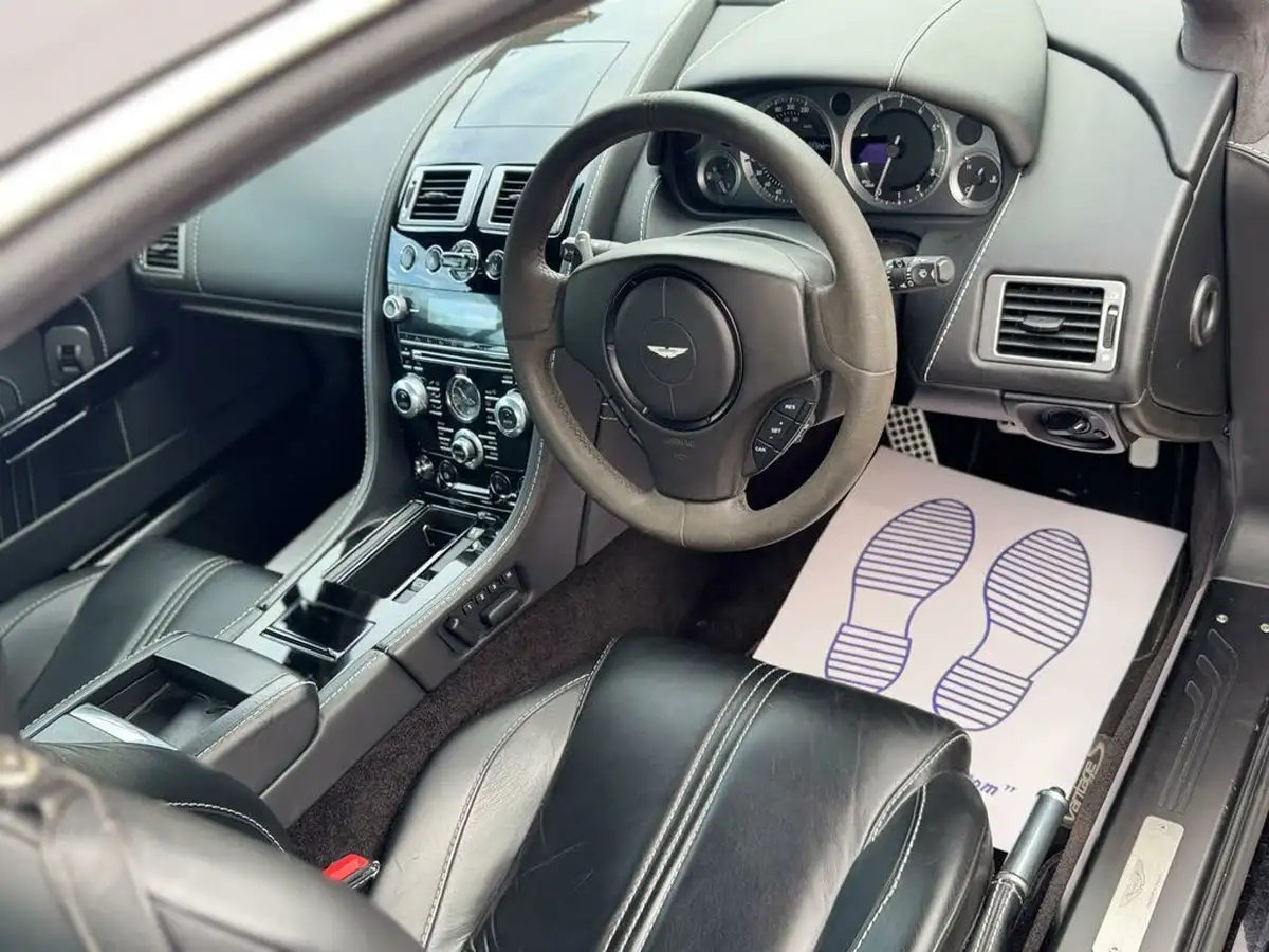 2012-aston-martin-vantage-47-s-coupe-big-31