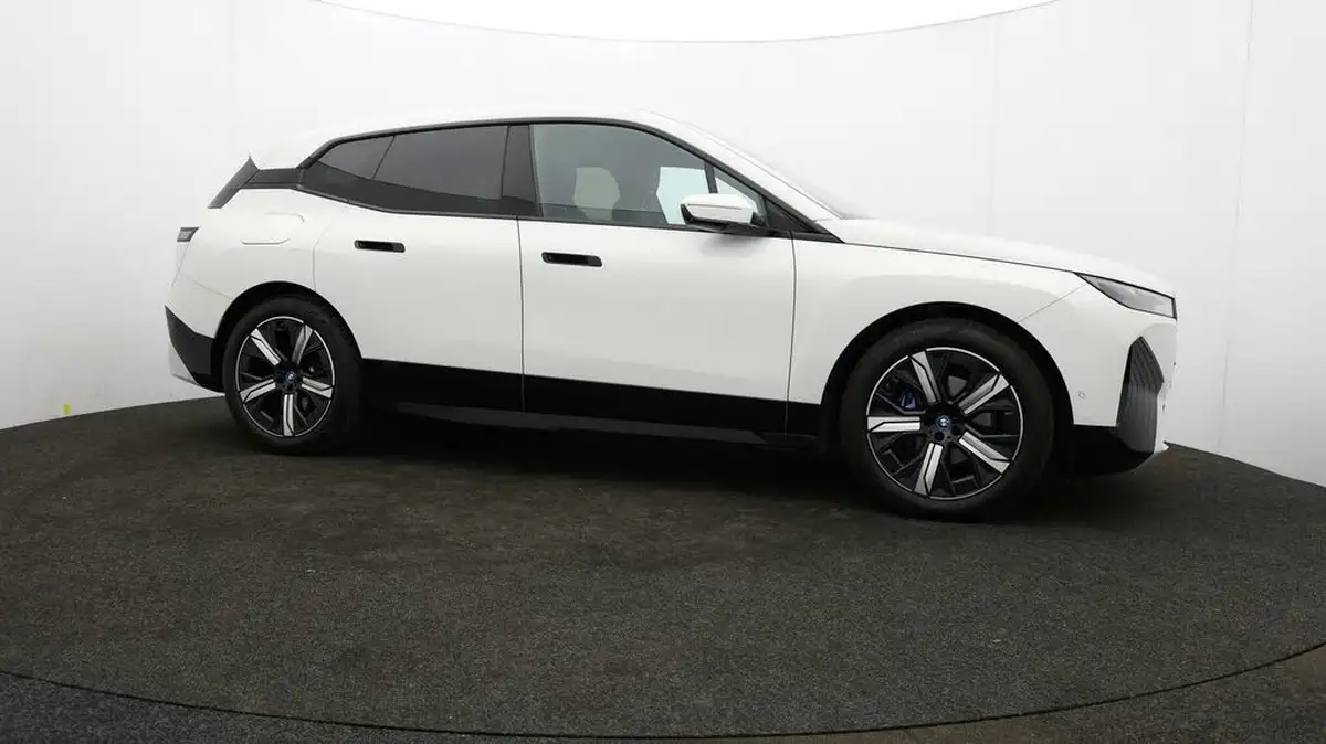 2022-bmw-ix-e-xdrive-40-m-sport-big-42