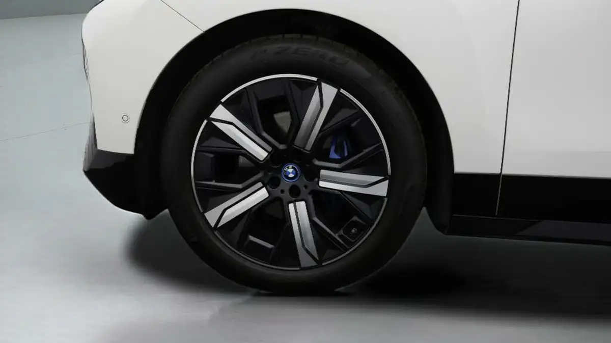 2022-bmw-ix-e-xdrive-40-m-sport-big-18